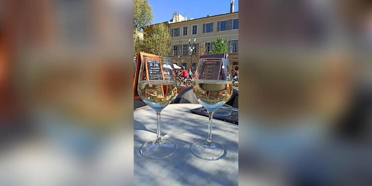 The Four Courts, bar