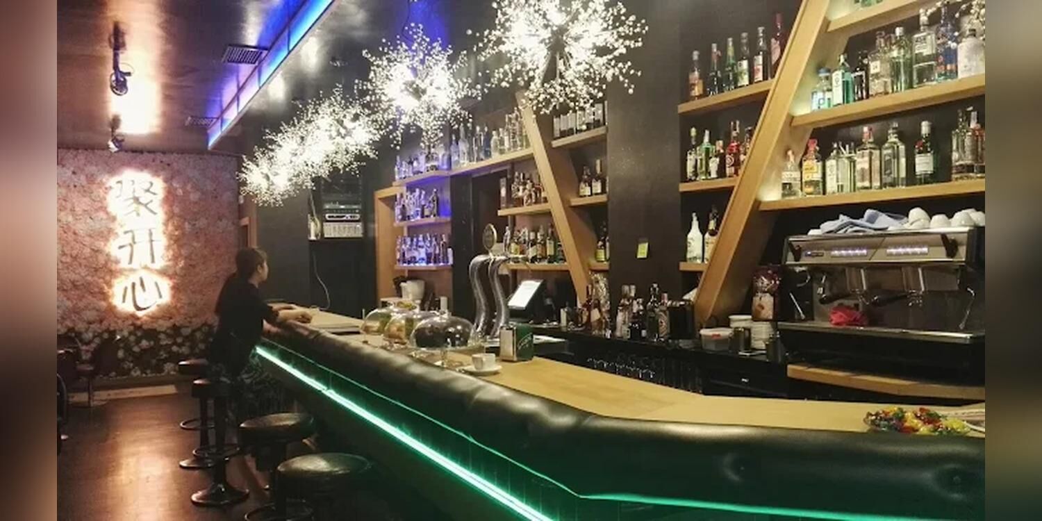 Bar Juntos, bar