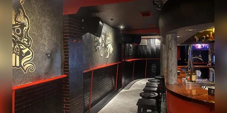 Skulls Metal Pub, bar