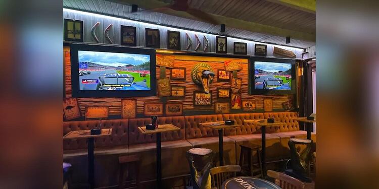 Cocodrilo Dundee, bar