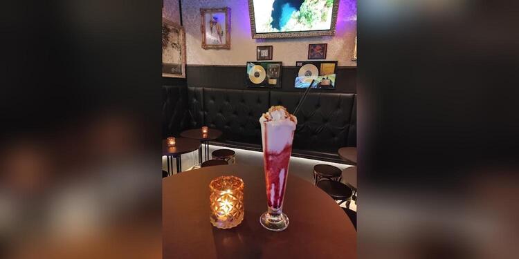 The Old Times Café, bar