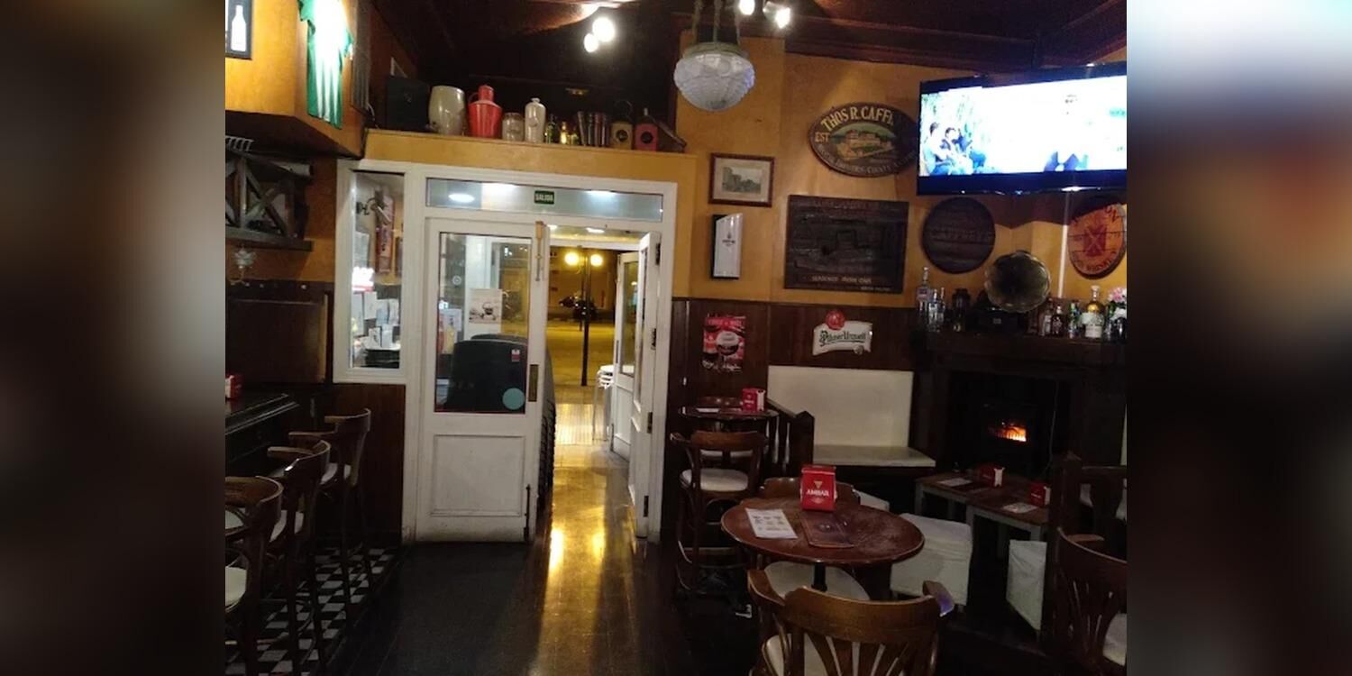 Flannagan's Irish Tavern, bar