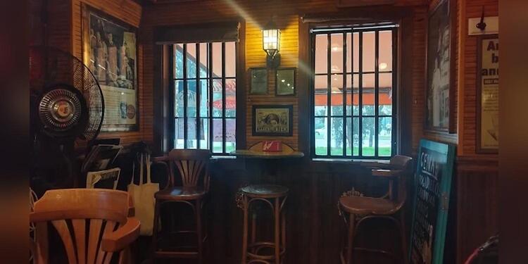 La Penultima Drinks, bar