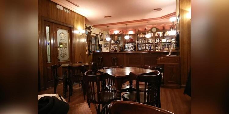 New Café Rasé, bar