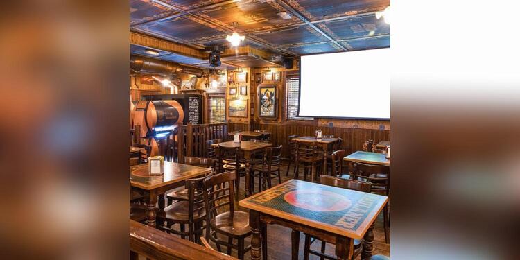 Murray's Tavern, bar