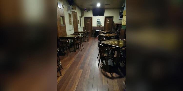 Cafe Capone Tavern, bar