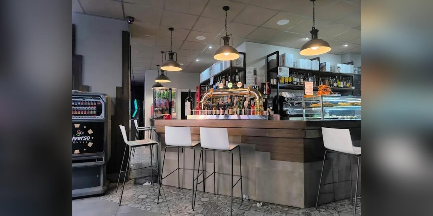 The New Station, bar