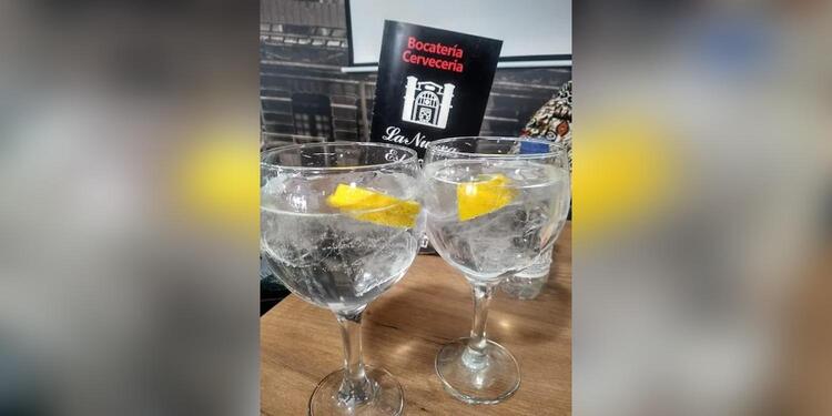 The New Station, bar