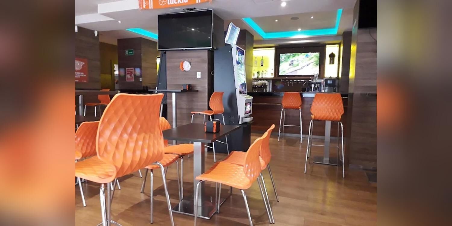 Luckia Sport Café, bar