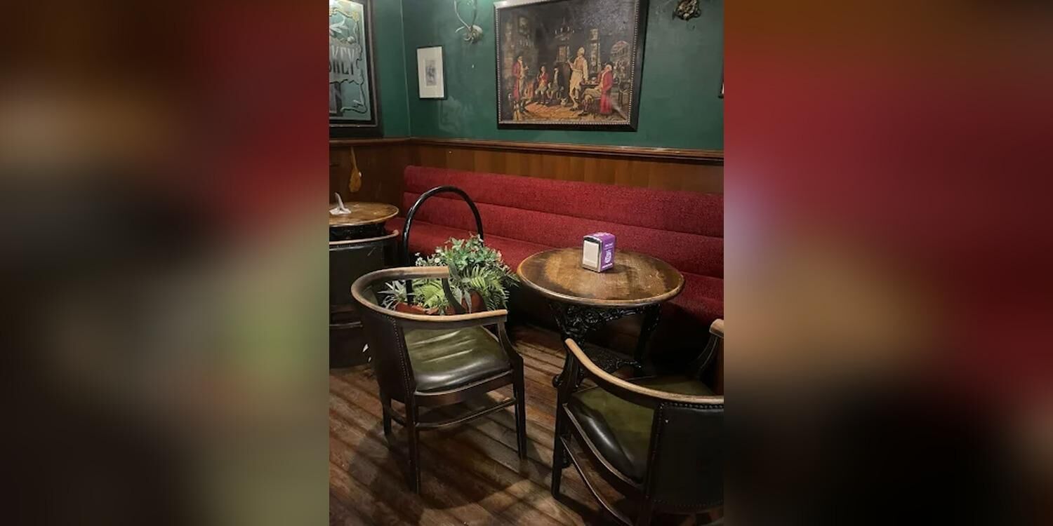 The Black Horse, bar