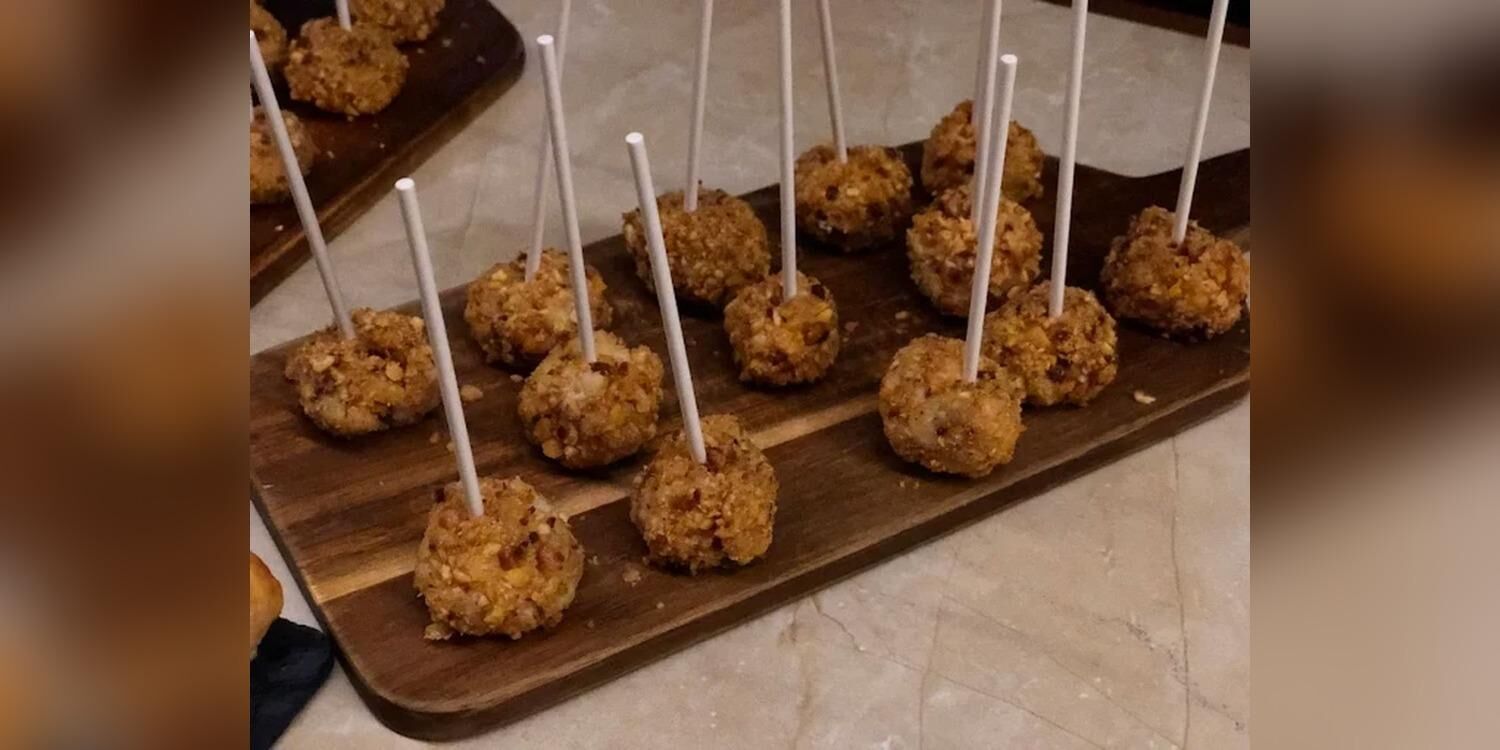 The Garden Of Temple, bar