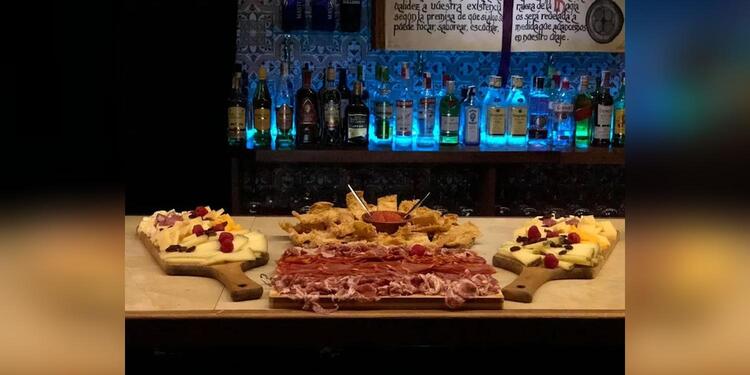 The Garden Of Temple, bar