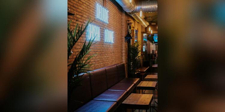 Deluxe Shisha Lounge, bar