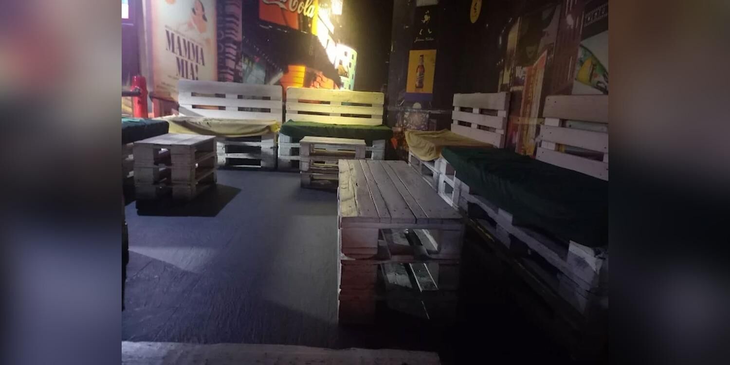 20th Century Pub, bar