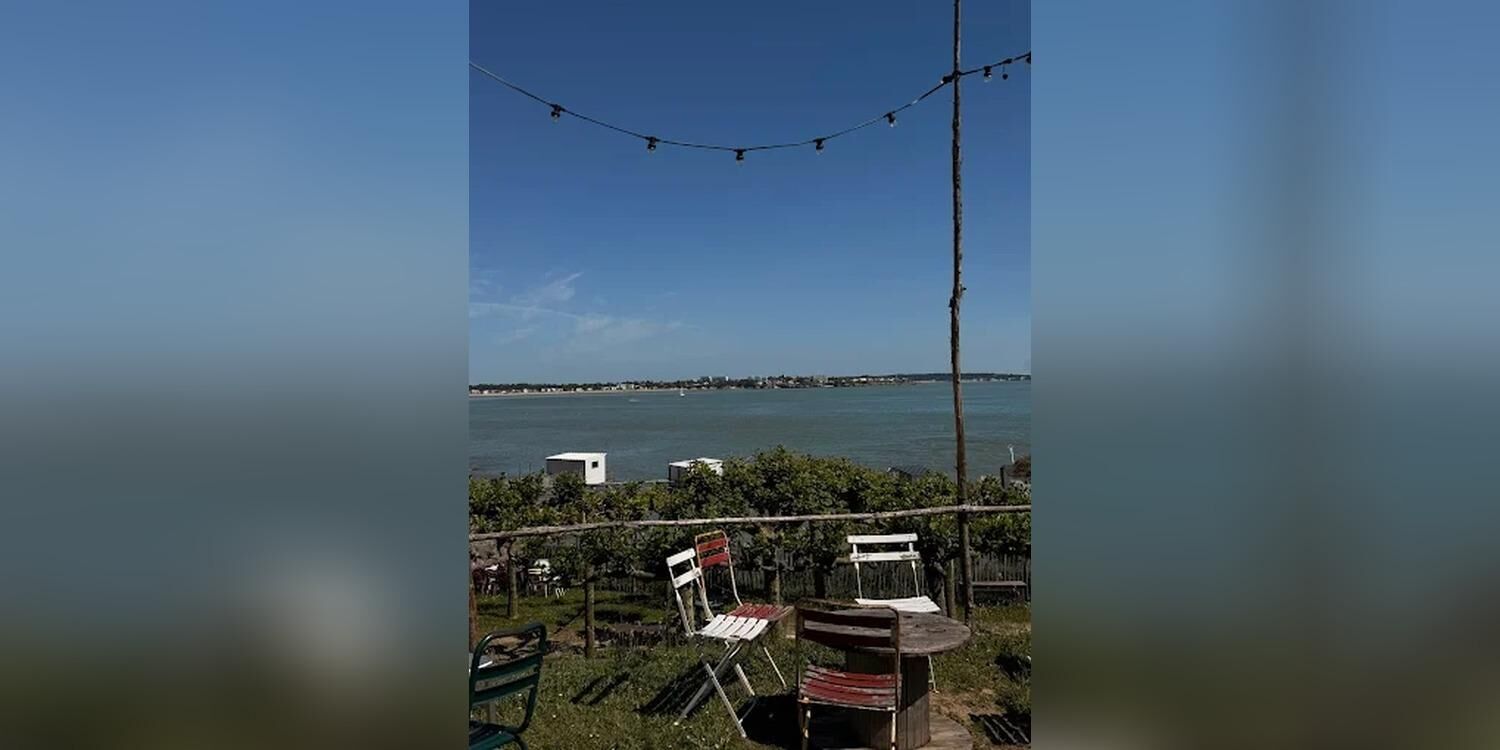 Garden's Folies, bar