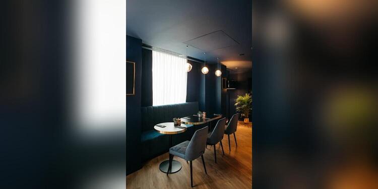 Lily Wood, restaurant