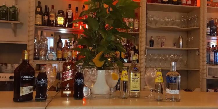 Alhucema Cafe Bar, bar