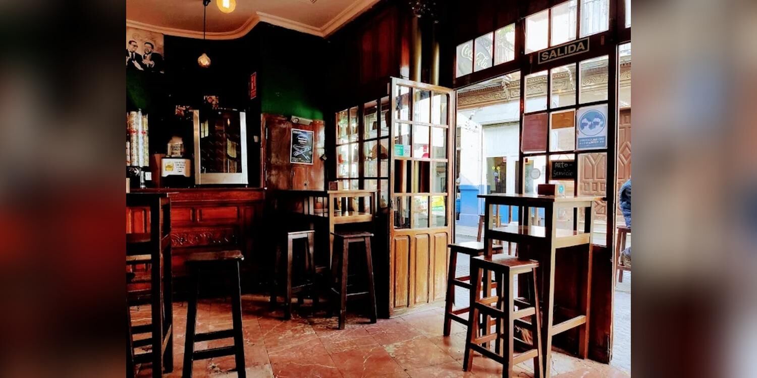 Bodega La Aurora, bar