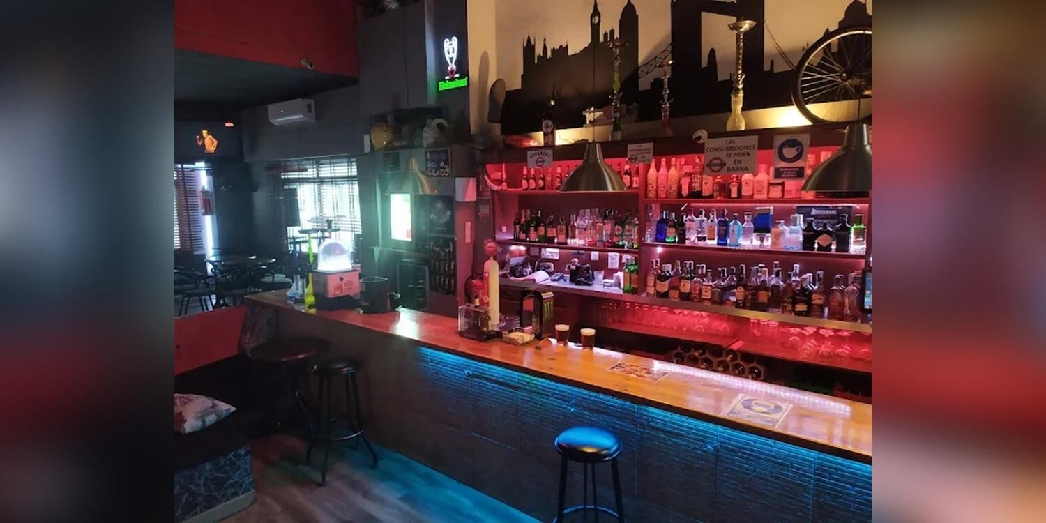 Underground Café Pub, bar