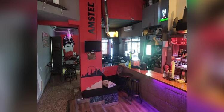 Underground Café Pub, bar