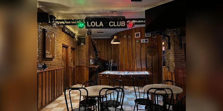 Café Lola, bar