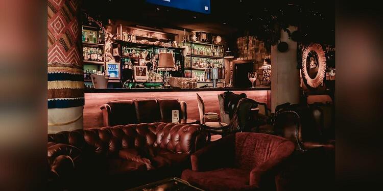 Pub Down Monkey Business, bar