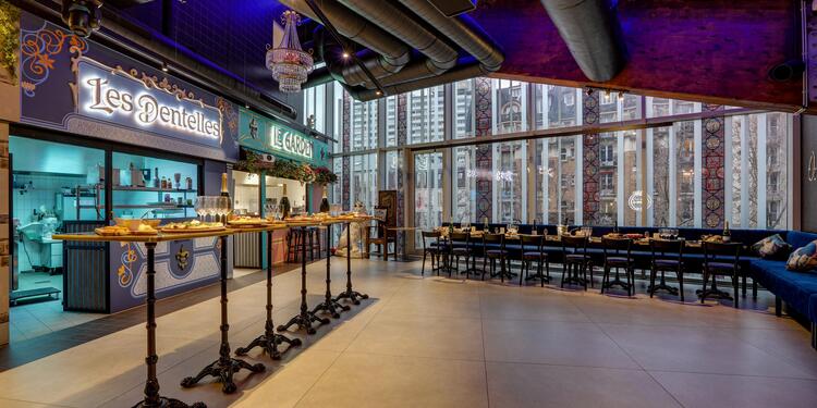 Owen's, bar