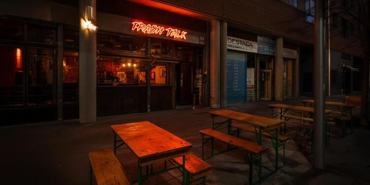 Trash Talk - Food and Booze, bar