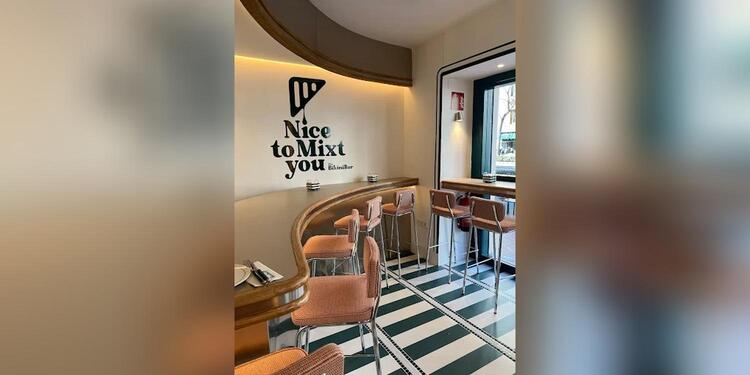 TheBikiniBar, restaurant