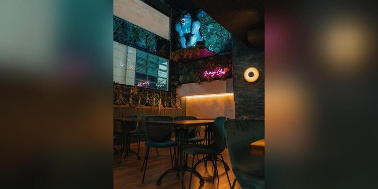 Lounge Savage Club, bar