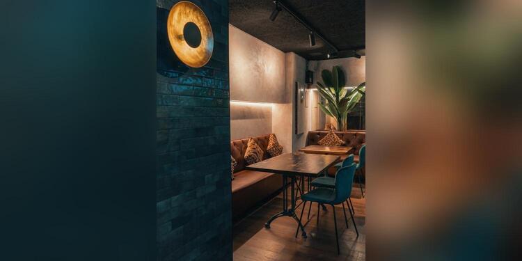 Lounge Savage Club, bar