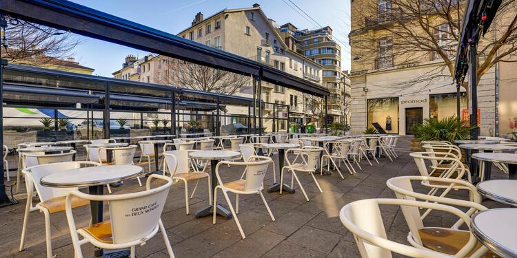 Le Grand Café Des Deux Mondes, bar