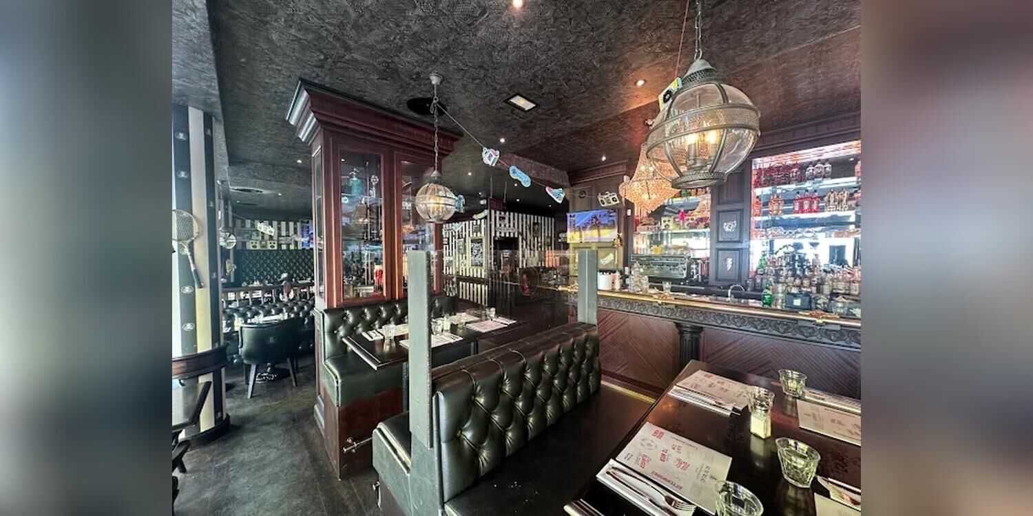 Au Bureau Tours Nord, bar