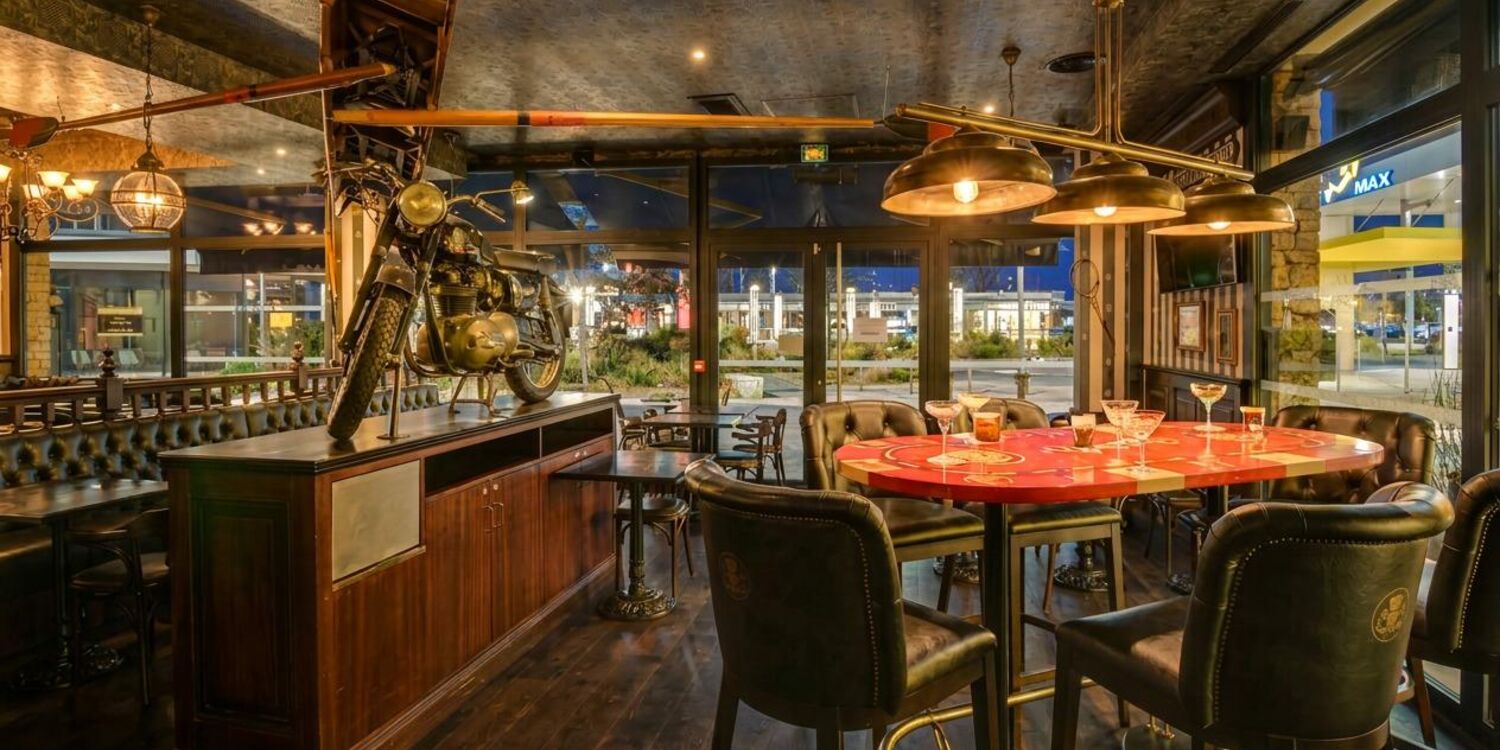 Au Bureau Tours Nord, bar