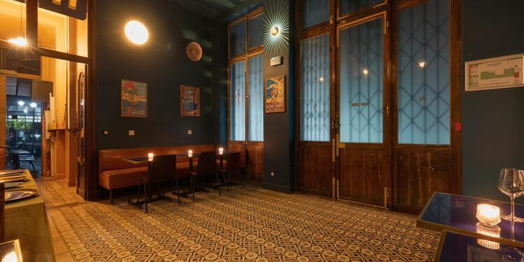 French Riviera Republique, bar