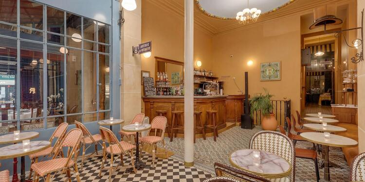 French Riviera Republique, bar