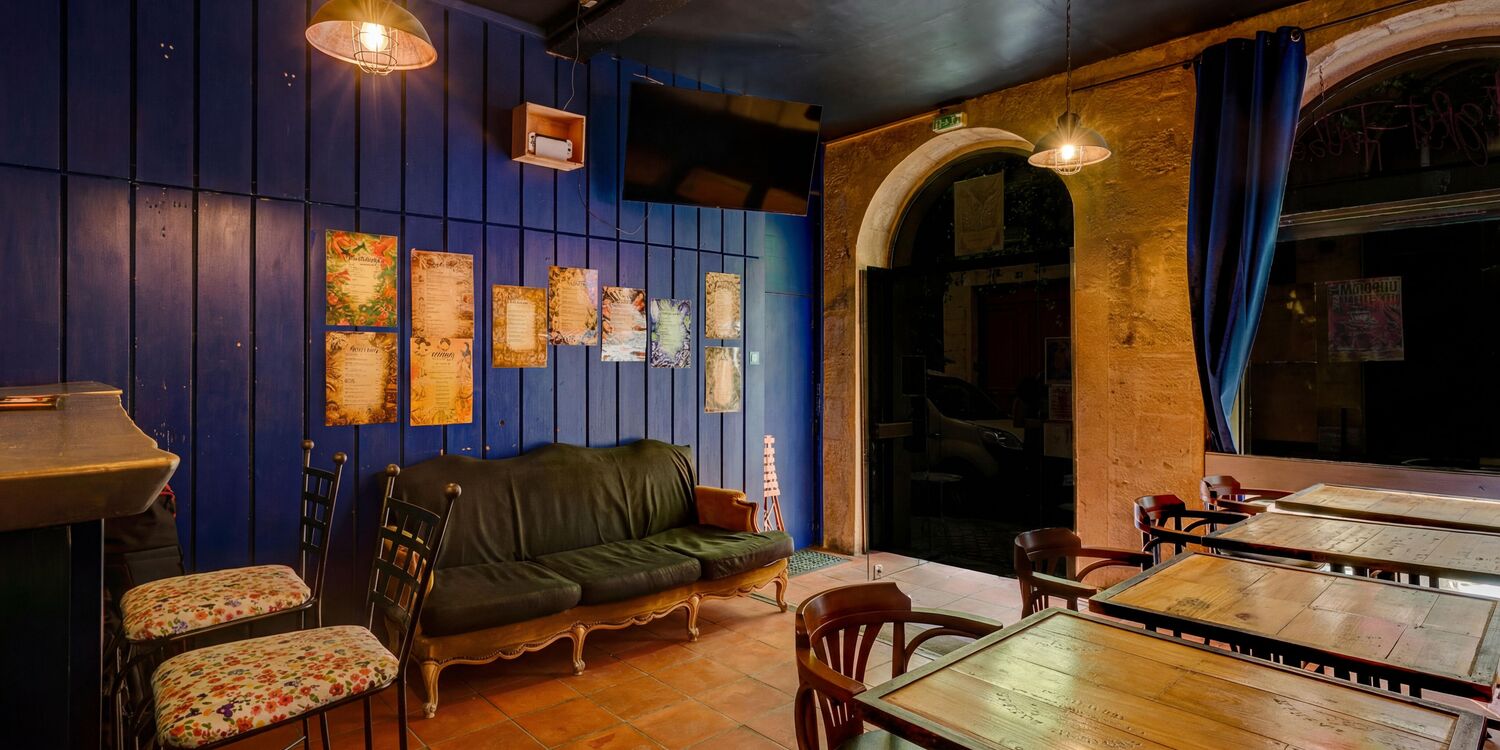 Night tribe, bar