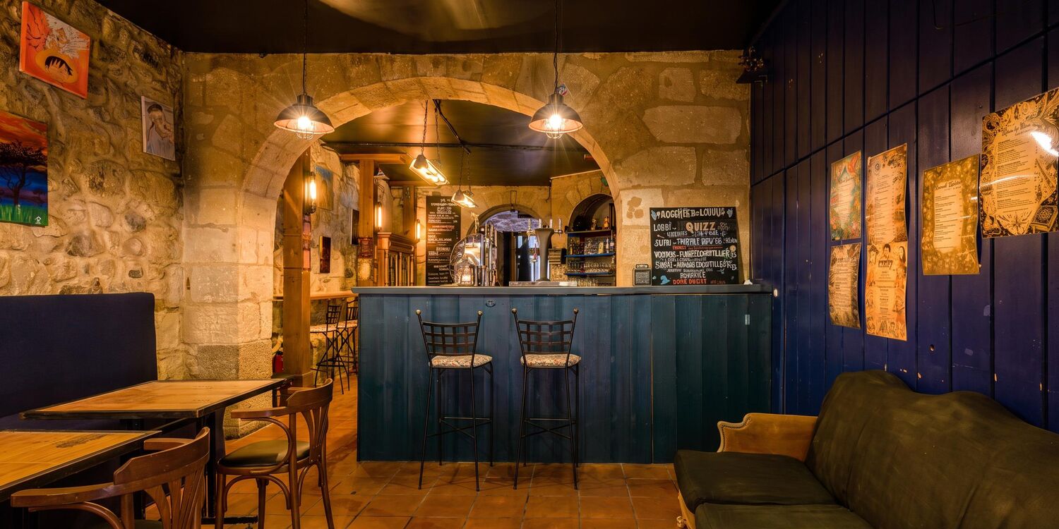 Night tribe, bar