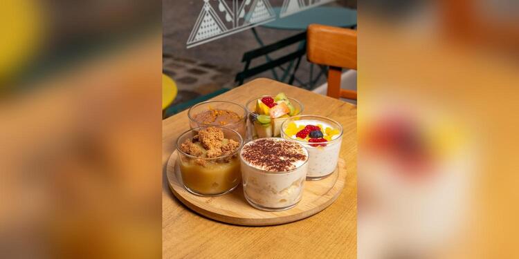 Revers Café, restaurant