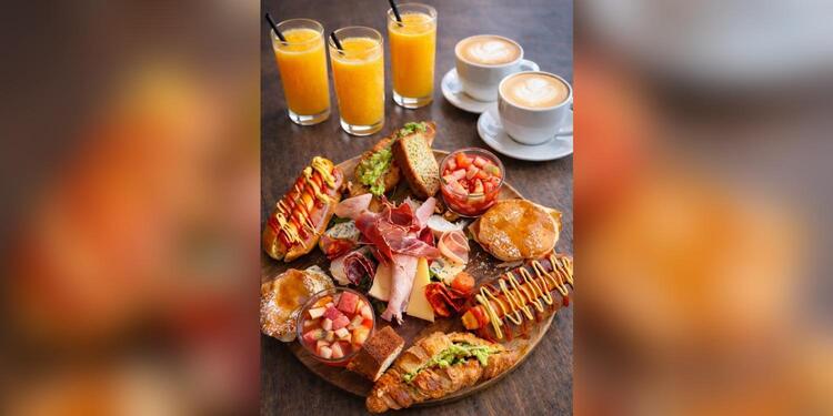 Revers Café, restaurant