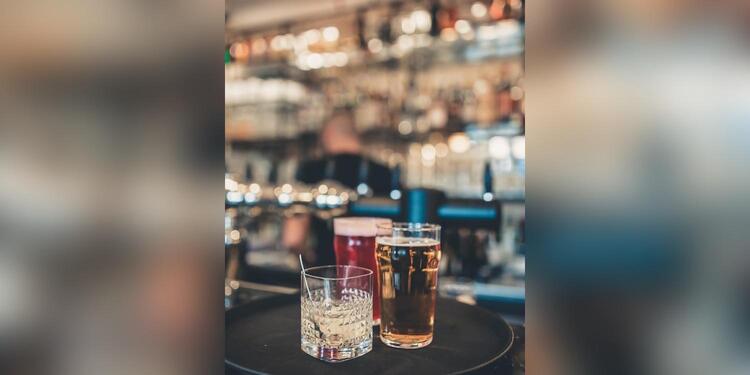 Les Sept Marches, bar