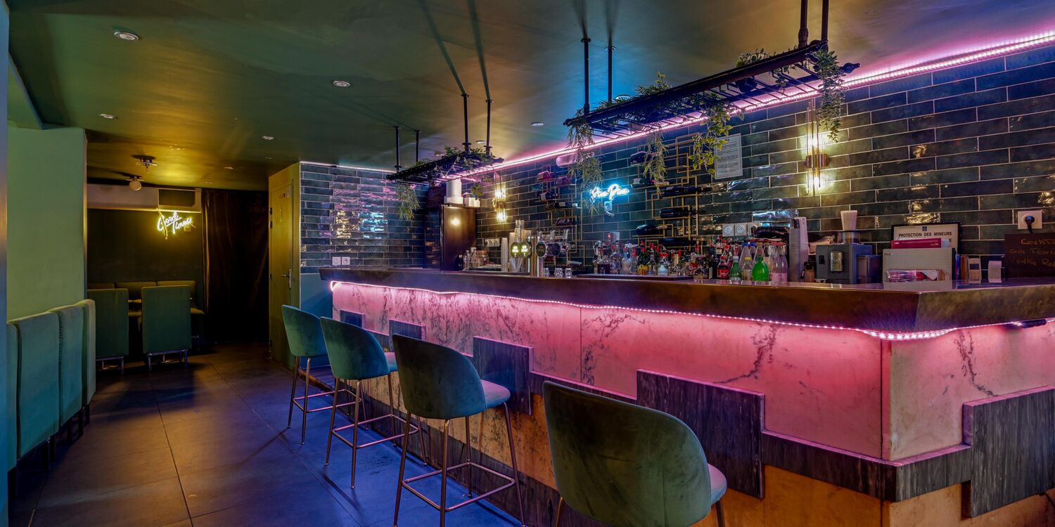 Bar Club Piou Piou, bar