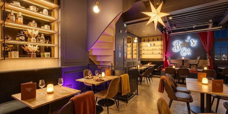 Bibi's Cafe, bar