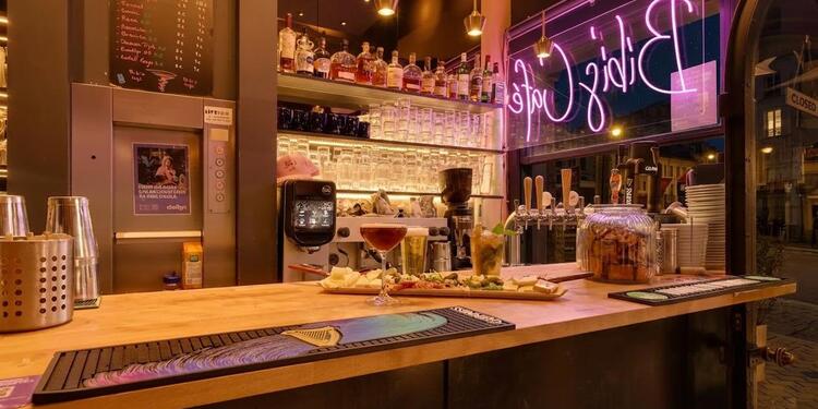 Bibi's Cafe, bar