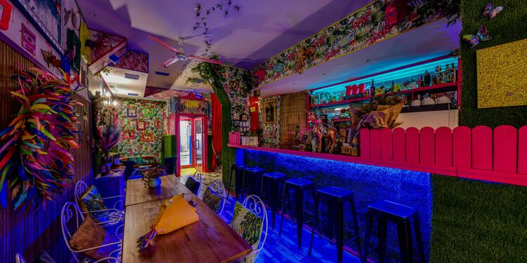 Insolente Mad DecoCafe - Cafetería la Latina Madrid., bar