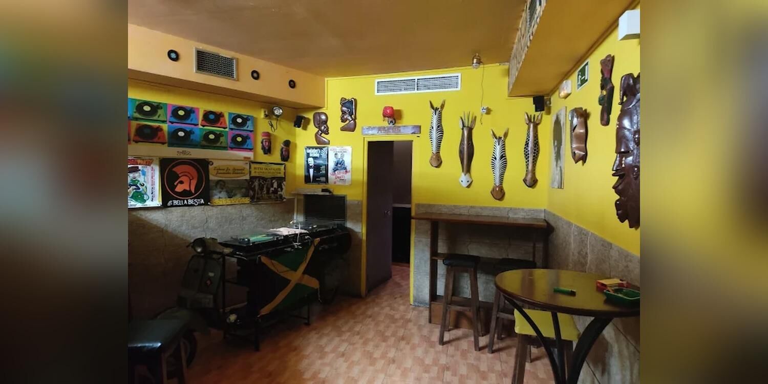 Bella B Afro Music Bar, bar