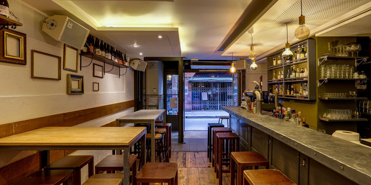 Histor, bar