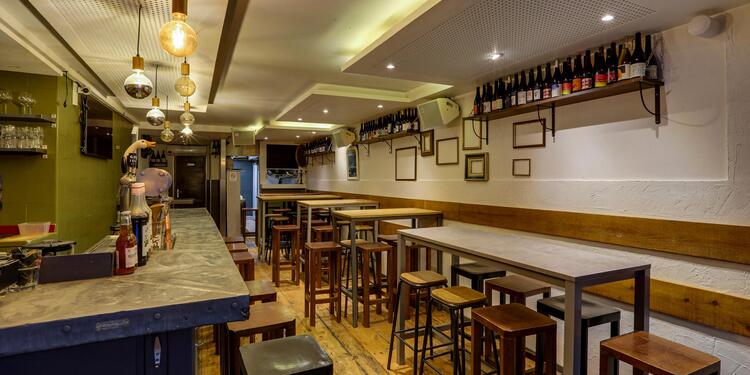 Histor, bar