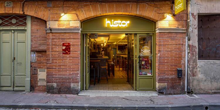 Histor, bar
