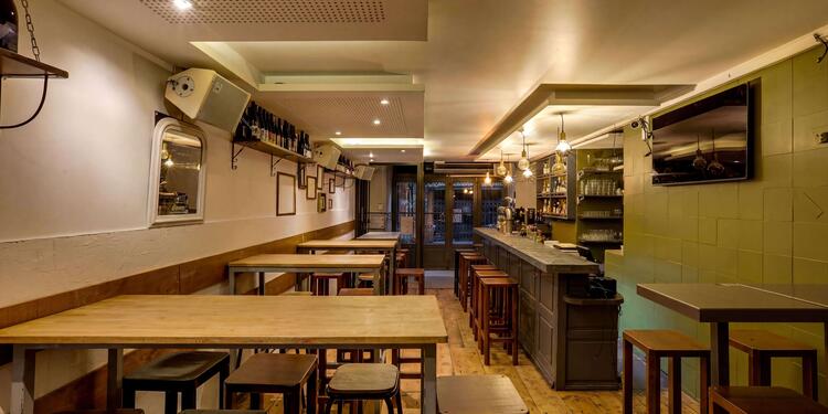 Histor, bar